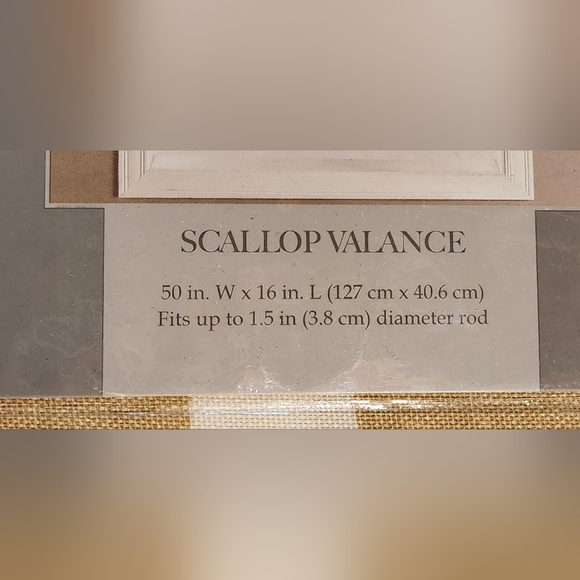π
3/$10 NWT NIP Harvest Gold & White Scallop Valance 50"W x 16" L - Picture 3 of 3
